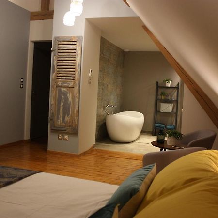Theiere & Couverts - Les Chambres แซร์เนย์ ภายนอก รูปภาพ