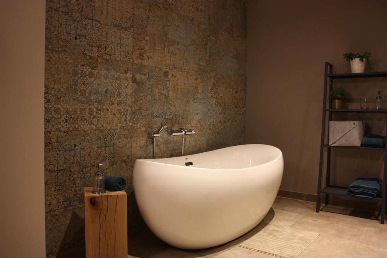 Theiere & Couverts - Les Chambres แซร์เนย์ ภายนอก รูปภาพ