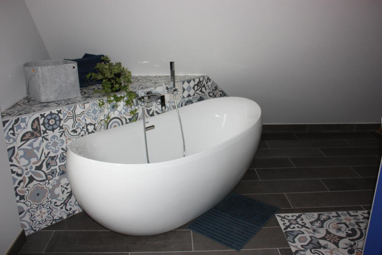 Theiere & Couverts - Les Chambres แซร์เนย์ ภายนอก รูปภาพ
