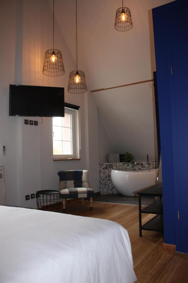 Theiere & Couverts - Les Chambres แซร์เนย์ ภายนอก รูปภาพ