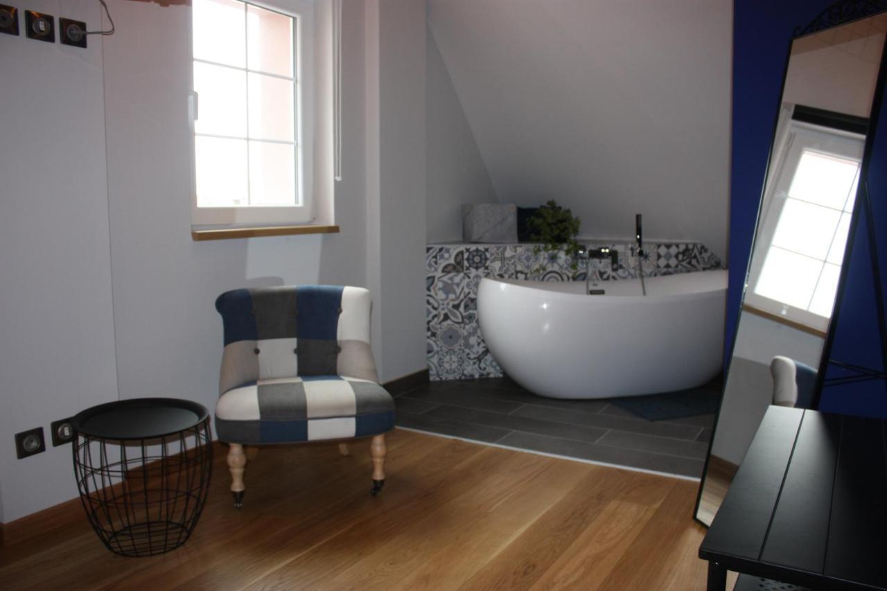 Theiere & Couverts - Les Chambres แซร์เนย์ ภายนอก รูปภาพ