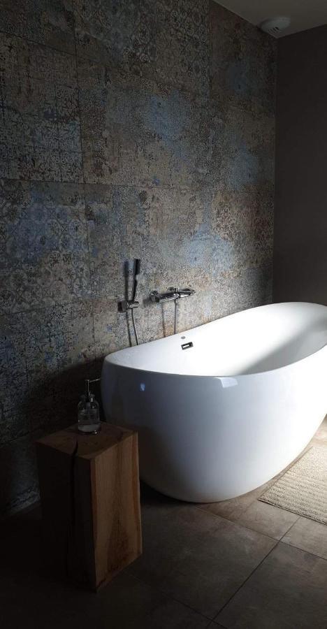 Theiere & Couverts - Les Chambres แซร์เนย์ ภายนอก รูปภาพ